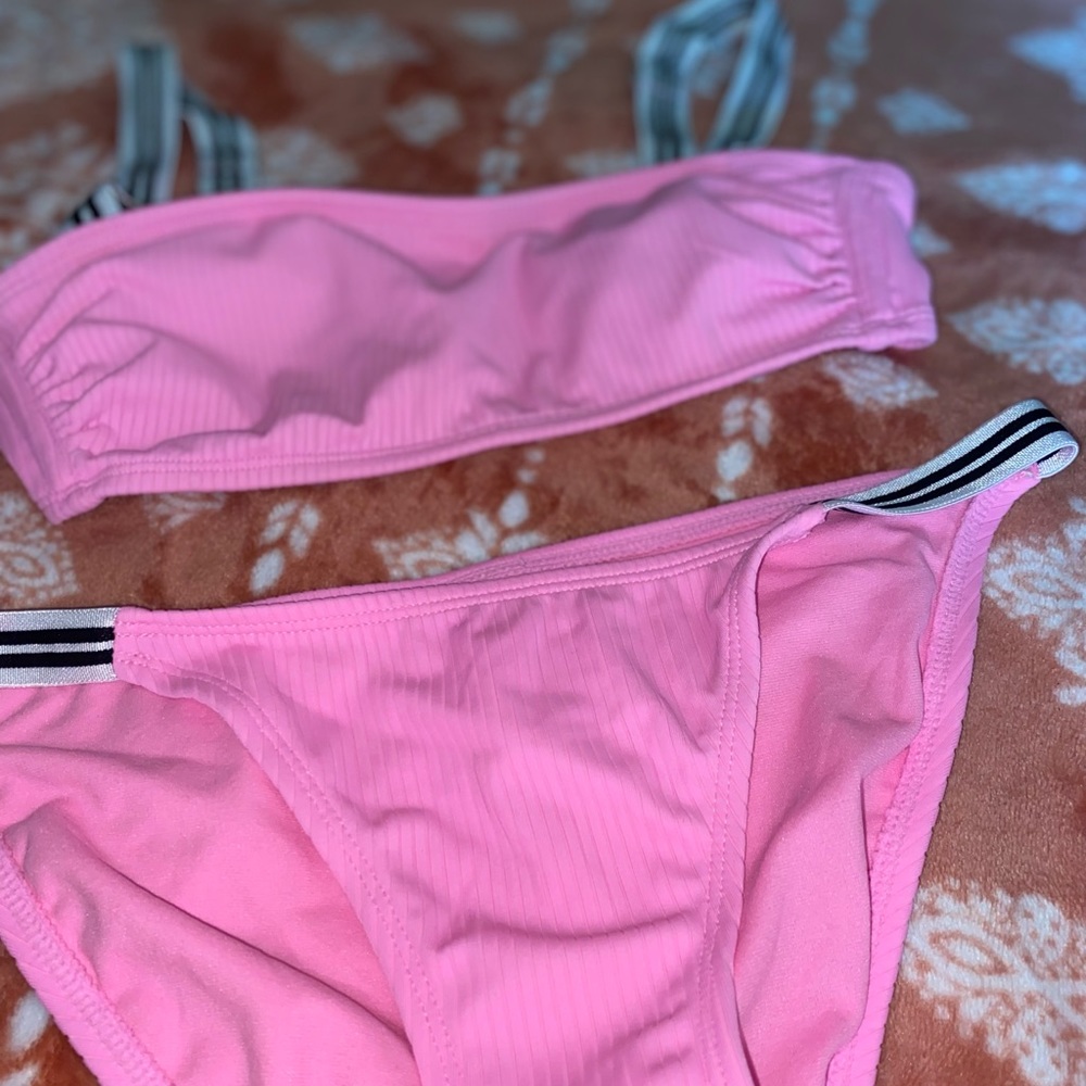 Pink bikini - Picture 5 of 6